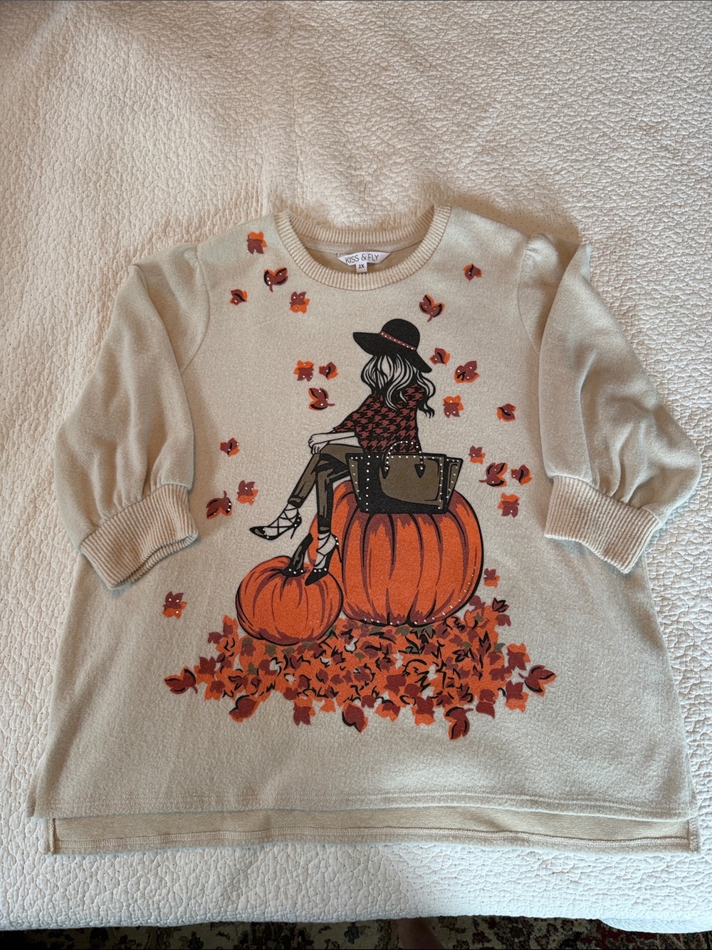 Kiss & Fly Cream 3/4-Sleeve Top with Orange Pumpkin Graphic -
